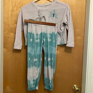 Girl’s two piece fleece pajamas monogrammed with a T